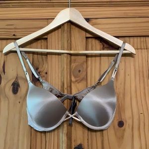 Victoria’s Secret bombshell bra size 34B